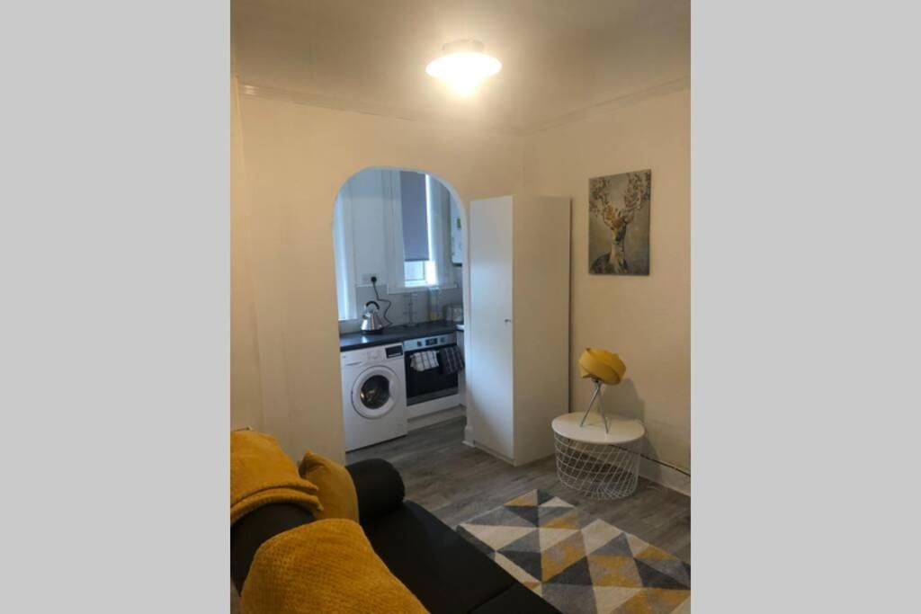 One Bedroom Flat On The Banks Of Loch Lomond アレクサンドリア エクステリア 写真