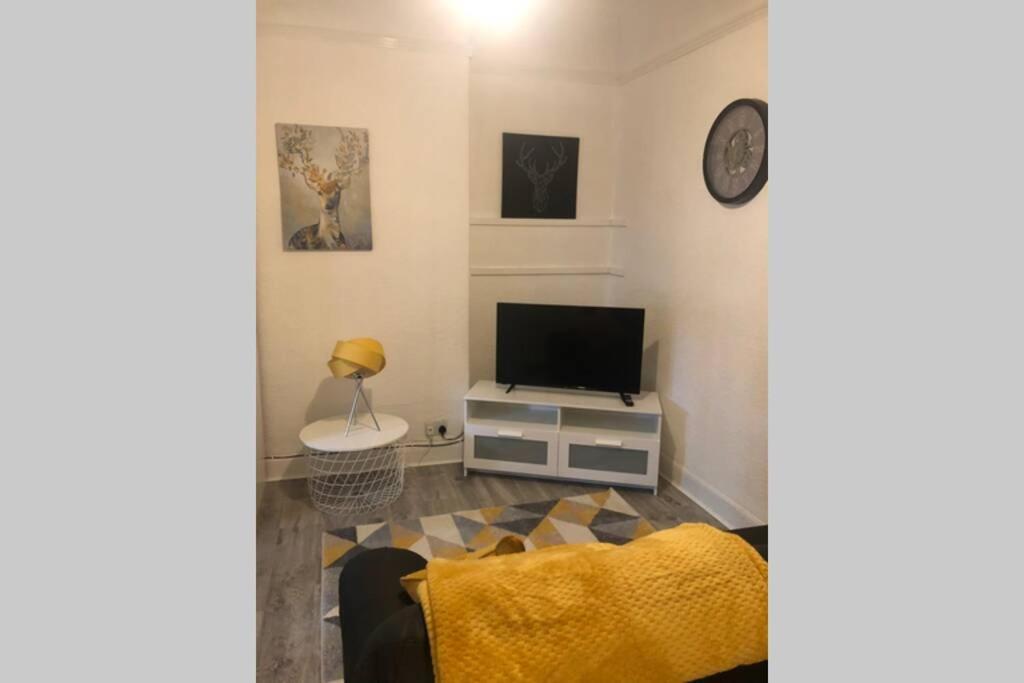 One Bedroom Flat On The Banks Of Loch Lomond アレクサンドリア エクステリア 写真