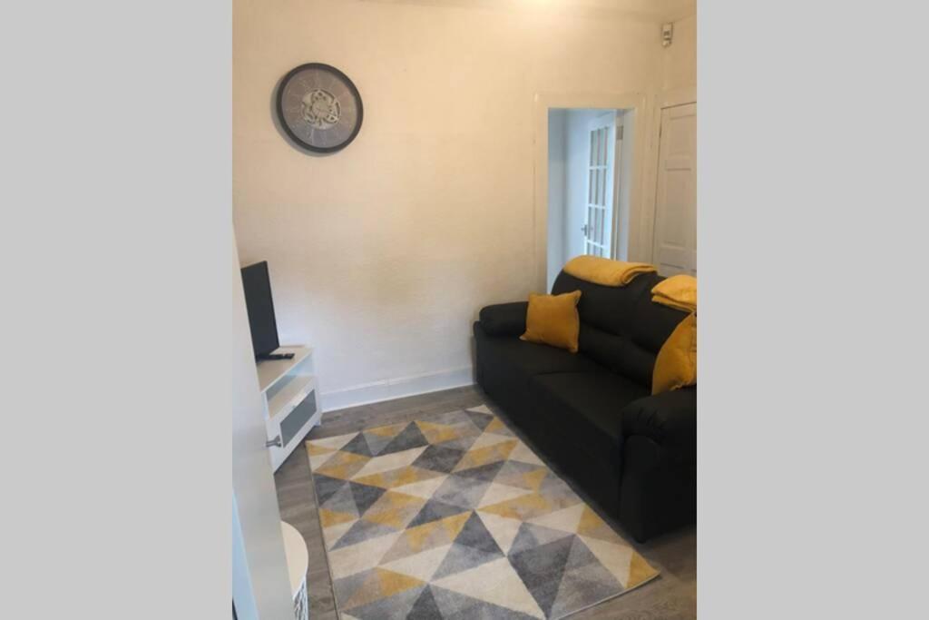 One Bedroom Flat On The Banks Of Loch Lomond アレクサンドリア エクステリア 写真